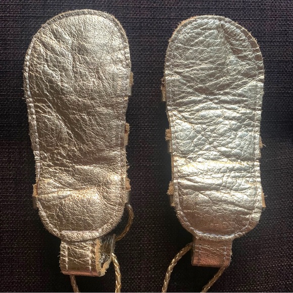 🩴2/$10👠3/$12 Soft Sole Gold Braided Leather Gladiator Barefoot Sandals Baby Sz 5 - Picture 5 of 7